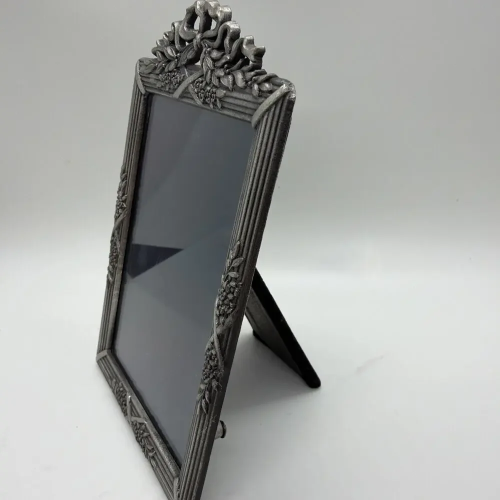 Unbranded pewter metal